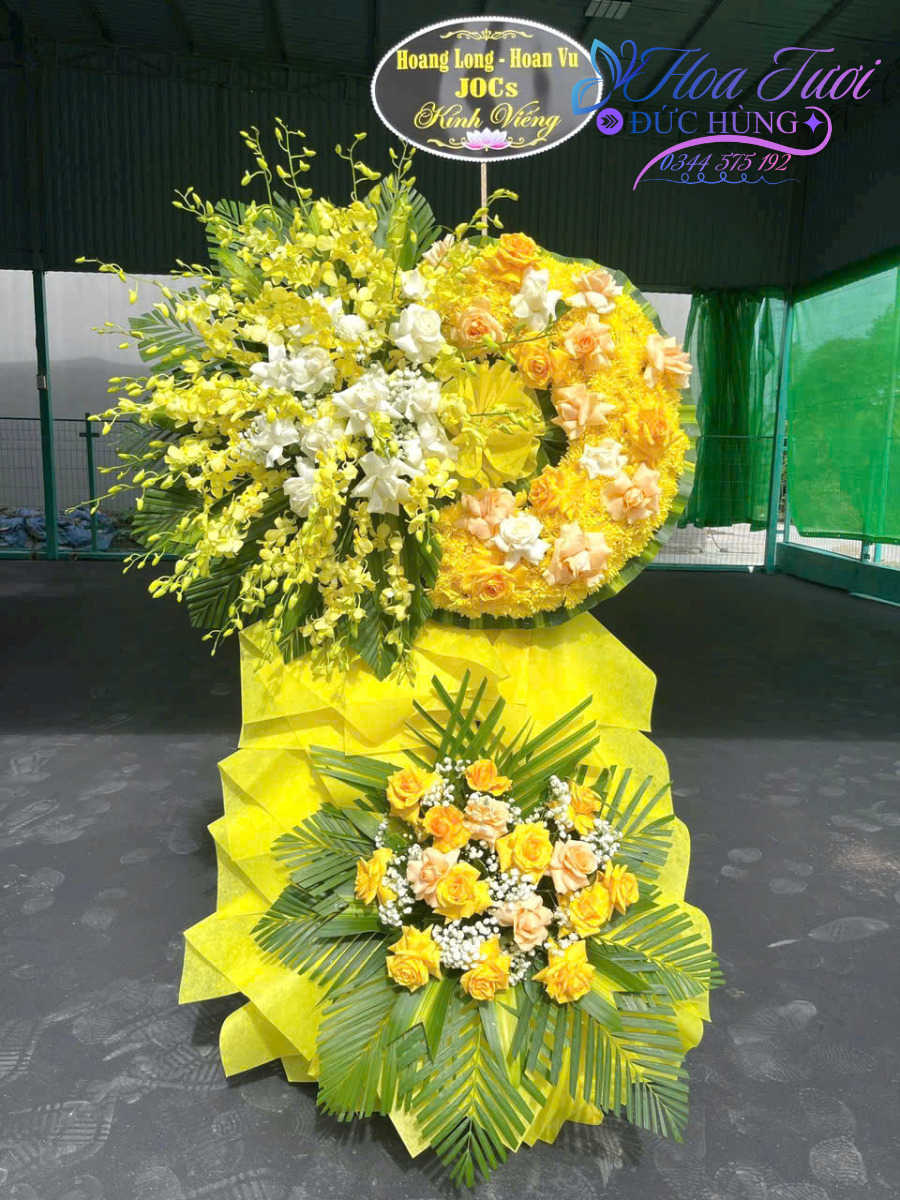 Vòng hoa chia buồn màu vàng sang trọng